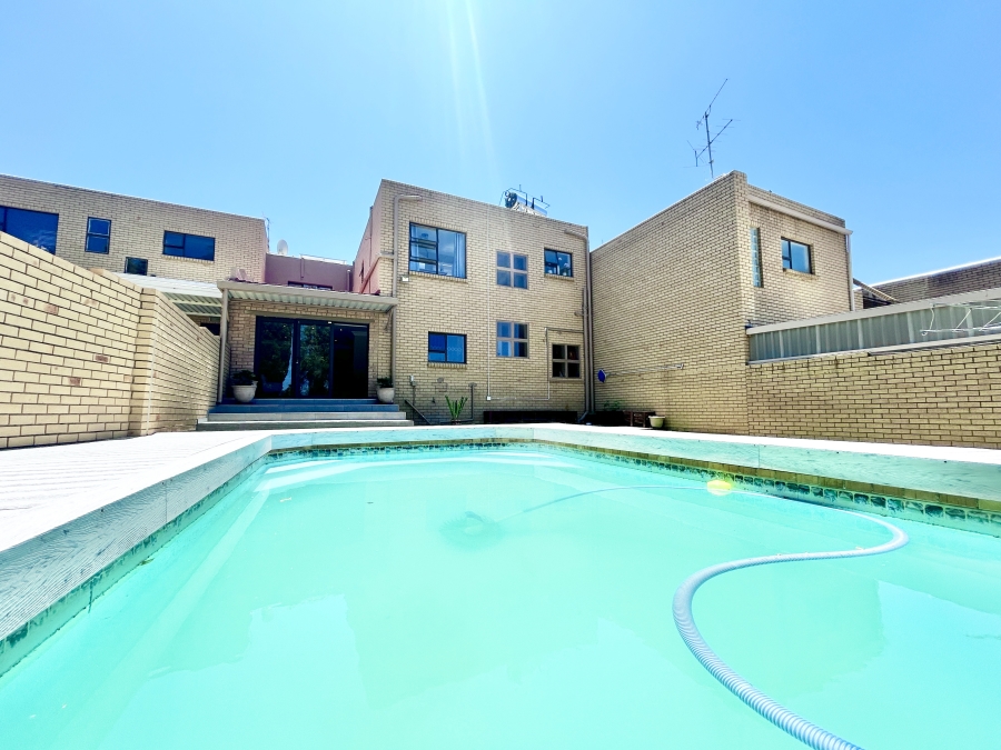 4 Bedroom Property for Sale in Halfway Gardens Gauteng