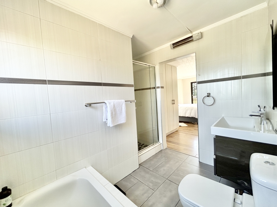 4 Bedroom Property for Sale in Halfway Gardens Gauteng