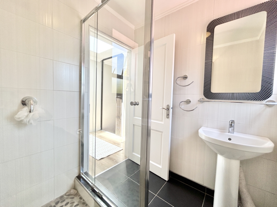 4 Bedroom Property for Sale in Halfway Gardens Gauteng