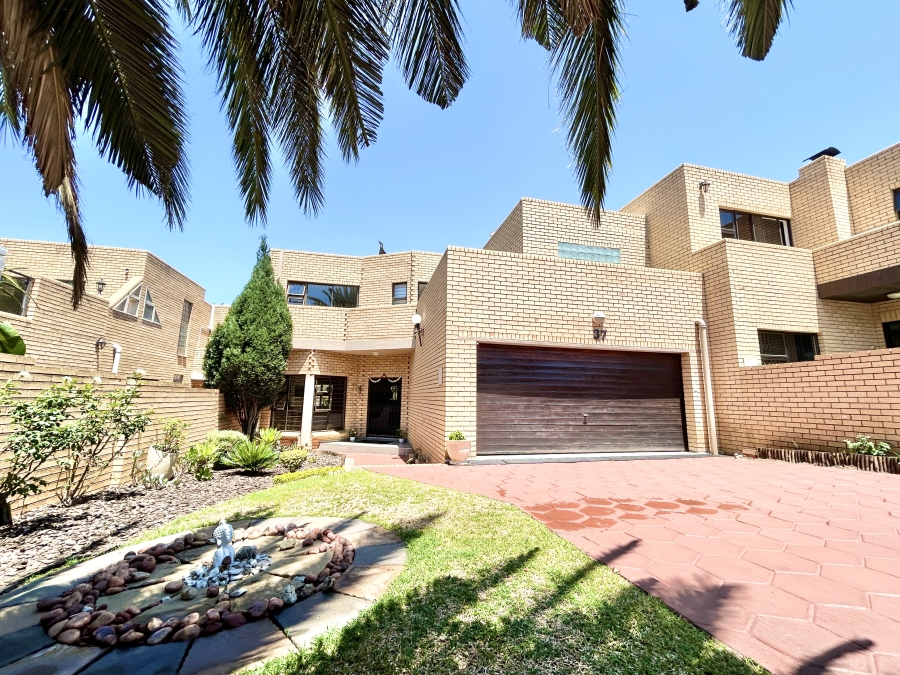 4 Bedroom Property for Sale in Halfway Gardens Gauteng