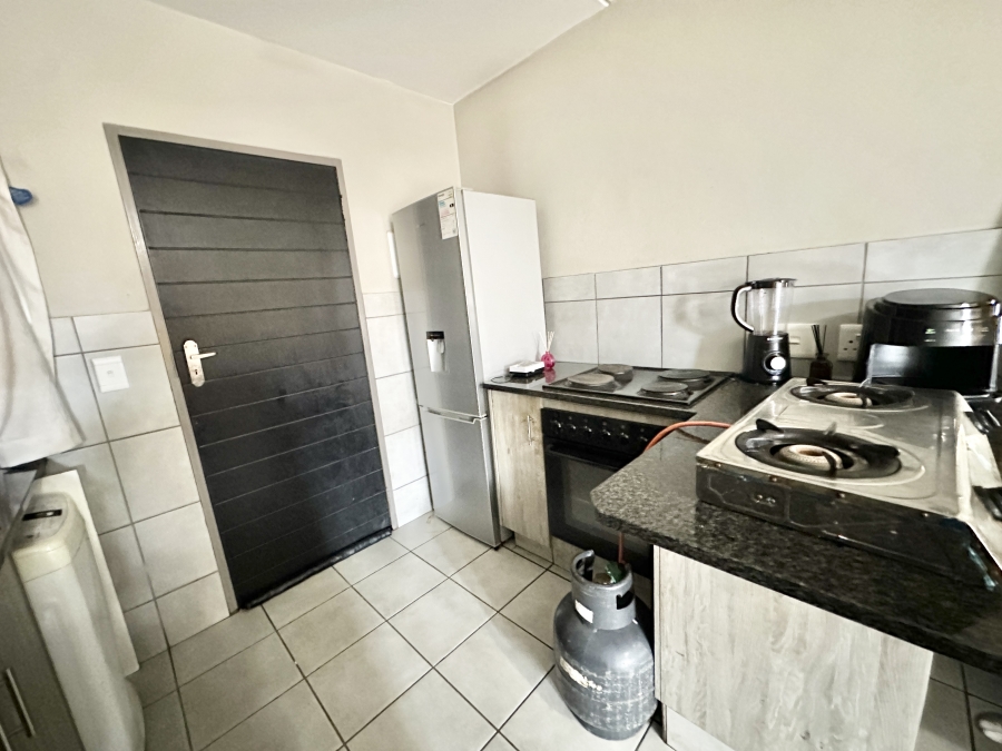 2 Bedroom Property for Sale in Heuweloord Gauteng