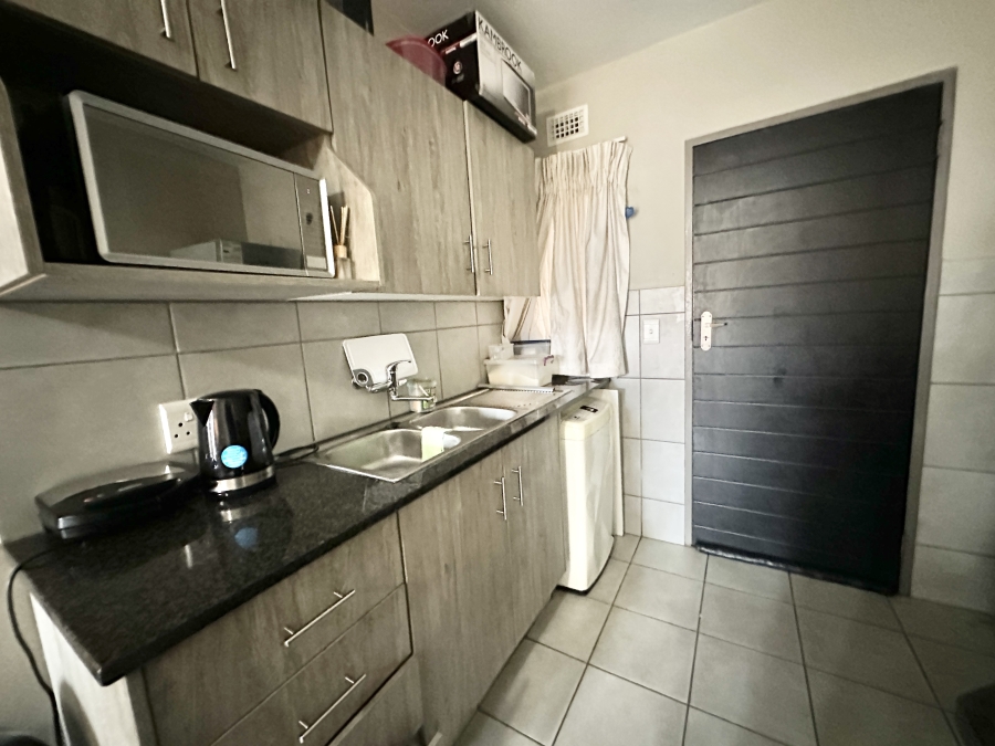 2 Bedroom Property for Sale in Heuweloord Gauteng