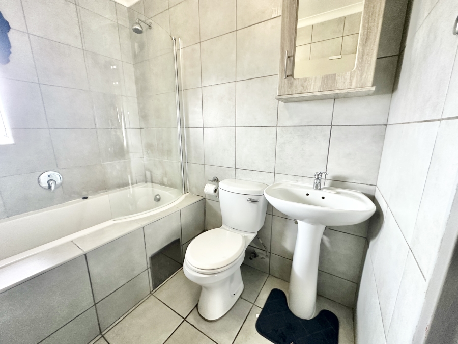 2 Bedroom Property for Sale in Heuweloord Gauteng