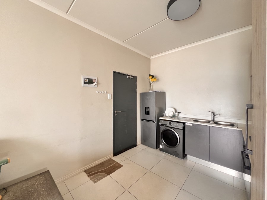 2 Bedroom Property for Sale in Erand Gardens Gauteng