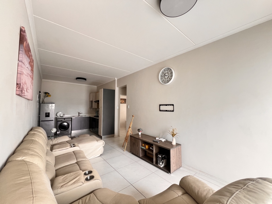 2 Bedroom Property for Sale in Erand Gardens Gauteng