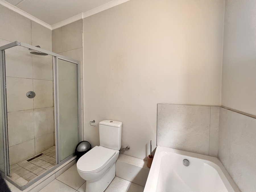 2 Bedroom Property for Sale in Erand Gardens Gauteng