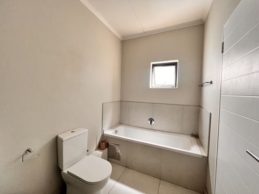 2 Bedroom Property for Sale in Erand Gardens Gauteng