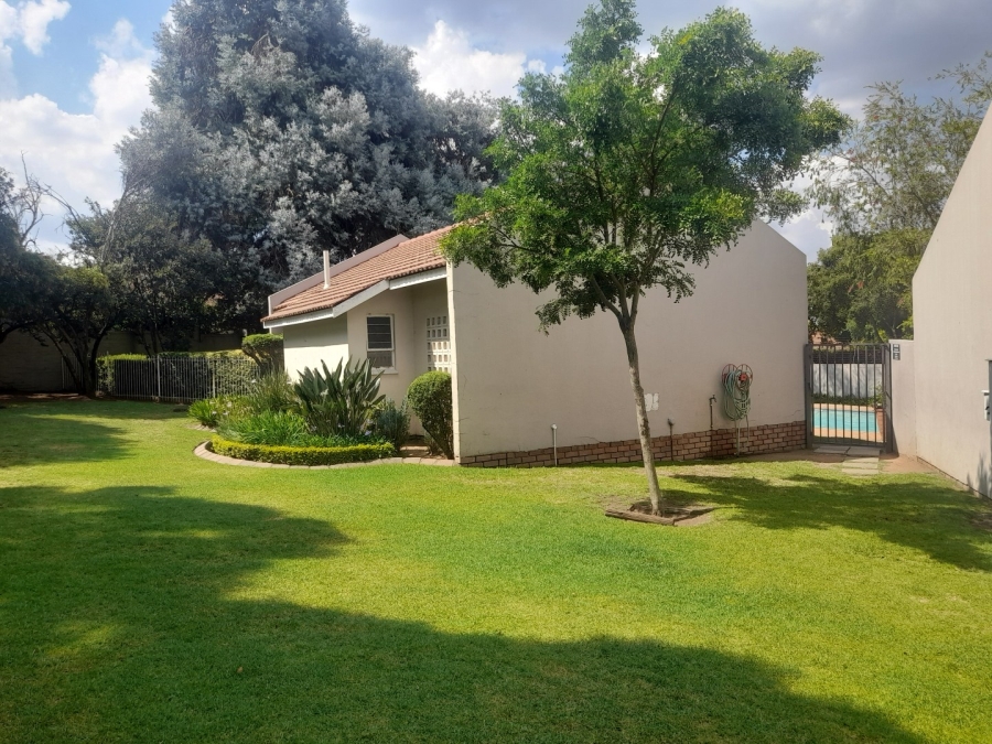 2 Bedroom Property for Sale in Magaliessig Gauteng