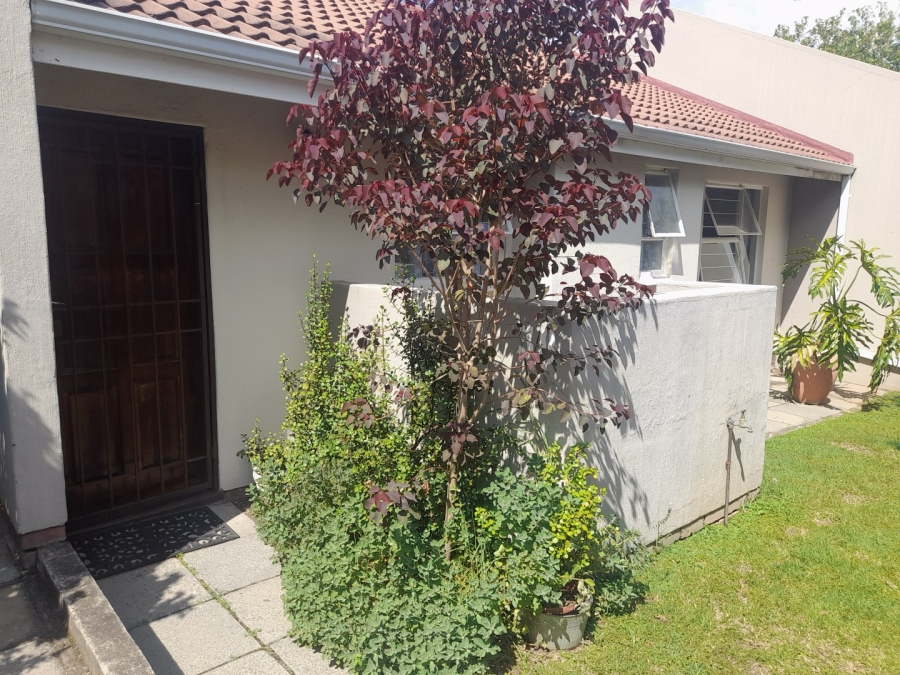 2 Bedroom Property for Sale in Magaliessig Gauteng