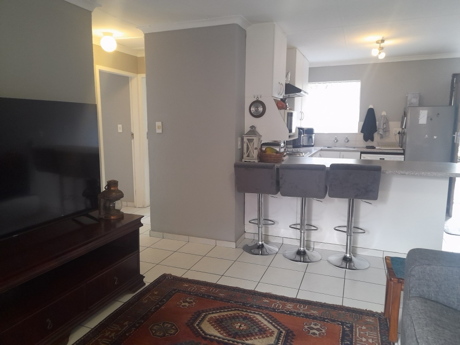 2 Bedroom Property for Sale in Magaliessig Gauteng