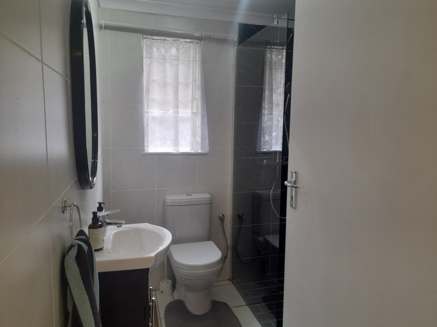 2 Bedroom Property for Sale in Magaliessig Gauteng