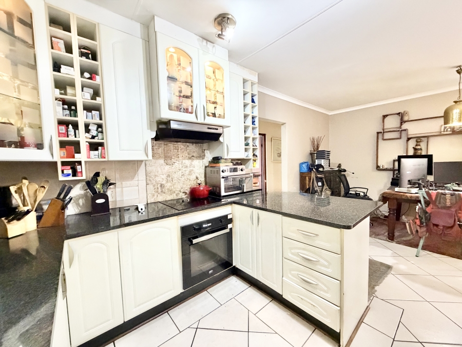 3 Bedroom Property for Sale in Halfway Gardens Gauteng