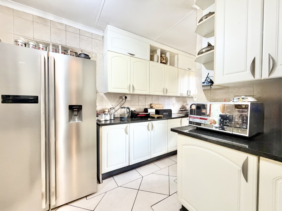 3 Bedroom Property for Sale in Halfway Gardens Gauteng