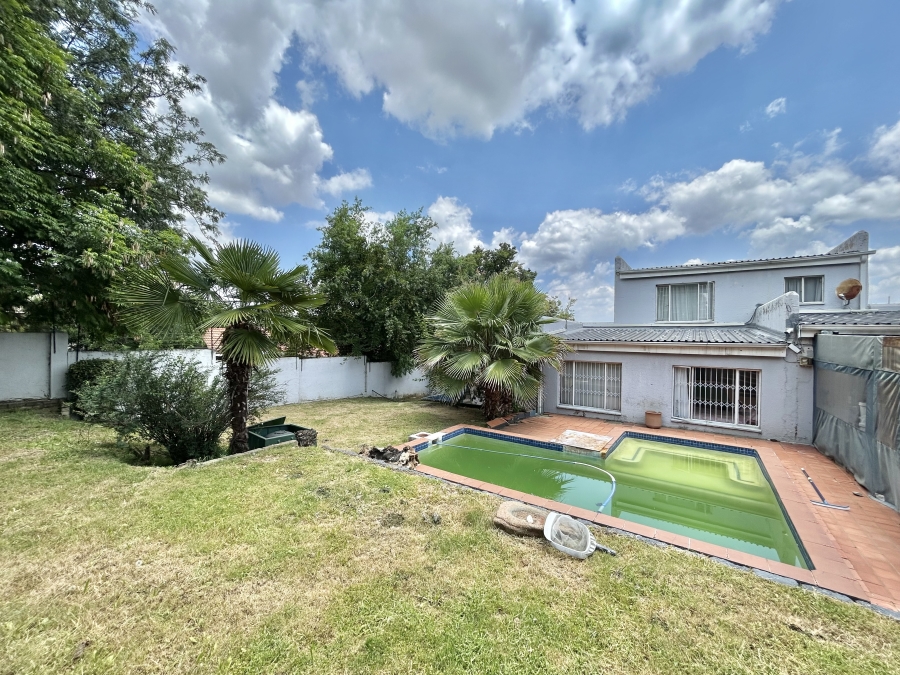 To Let 4 Bedroom Property for Rent in Vorna Valley Gauteng