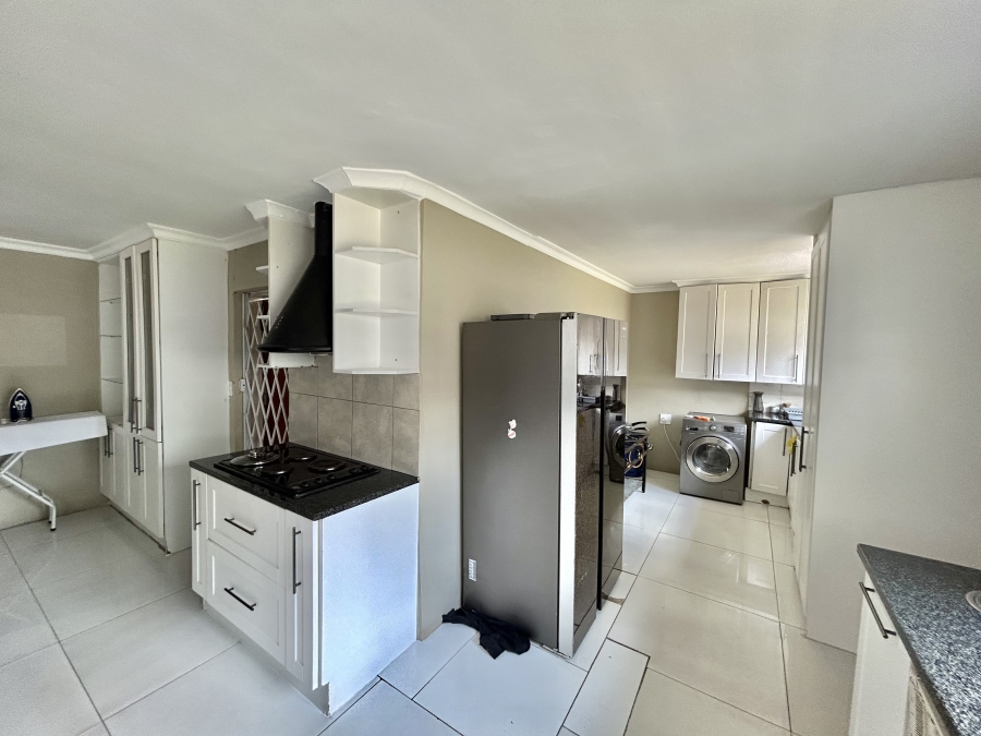 To Let 4 Bedroom Property for Rent in Vorna Valley Gauteng