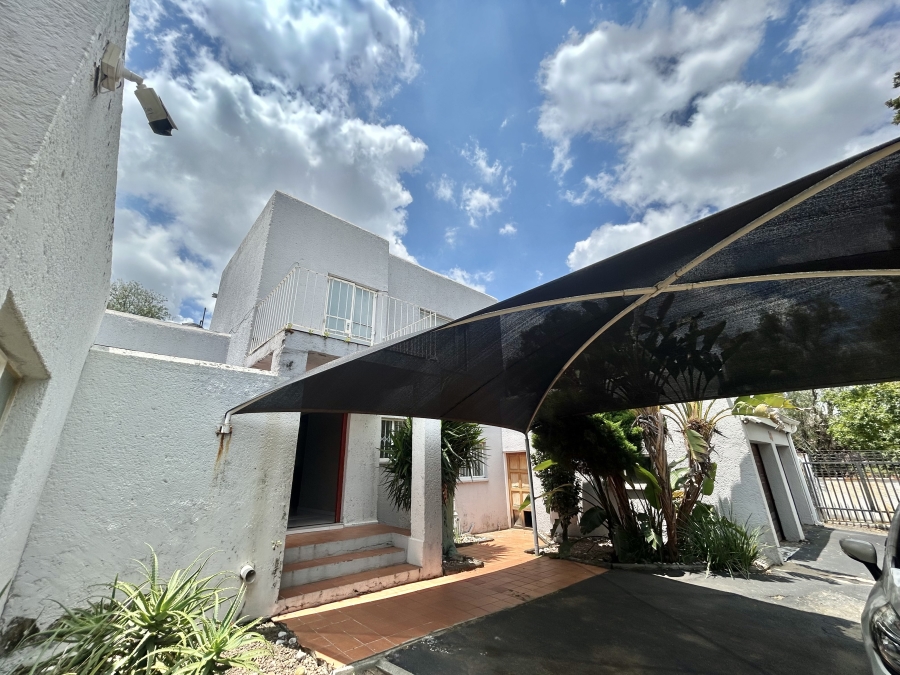 To Let 4 Bedroom Property for Rent in Vorna Valley Gauteng