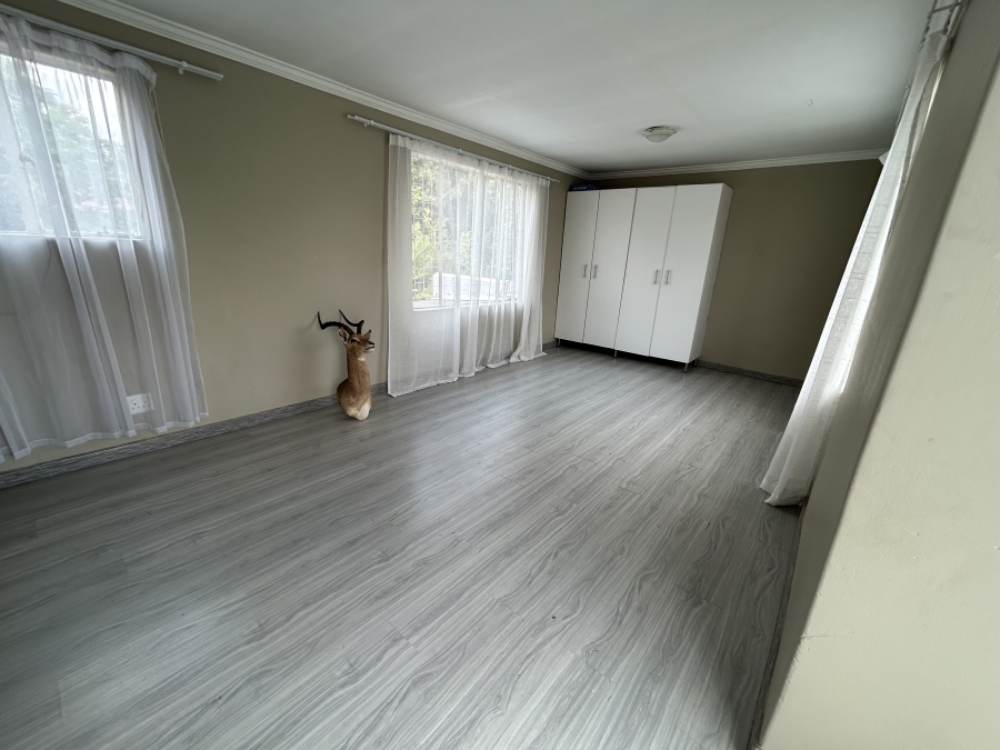 To Let 4 Bedroom Property for Rent in Vorna Valley Gauteng