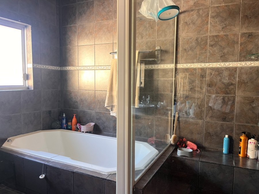 4 Bedroom Property for Sale in Glenhazel Gauteng