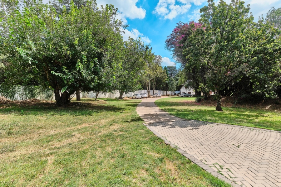 6 Bedroom Property for Sale in Woodmead Gauteng