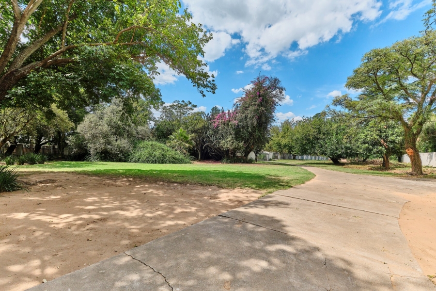 6 Bedroom Property for Sale in Woodmead Gauteng