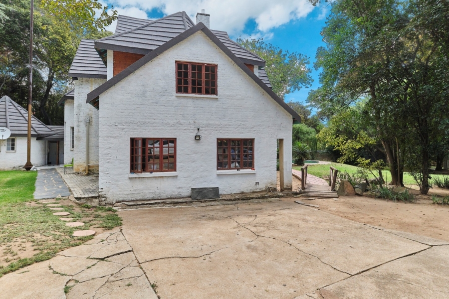 6 Bedroom Property for Sale in Woodmead Gauteng