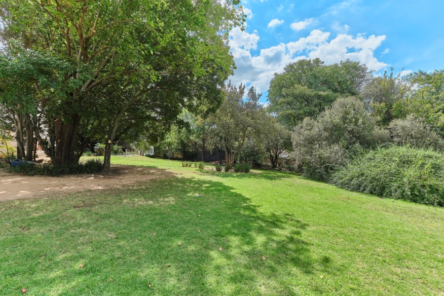 6 Bedroom Property for Sale in Woodmead Gauteng