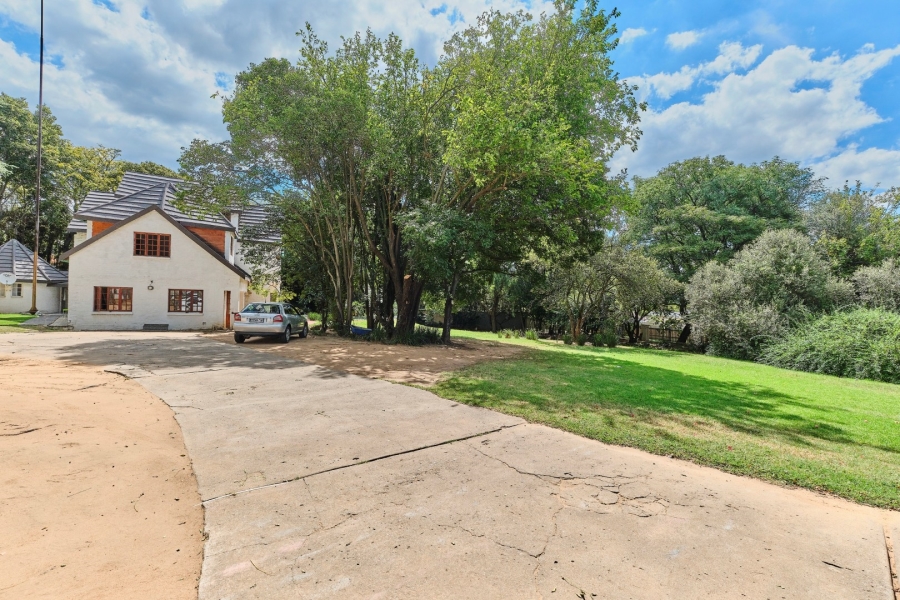 6 Bedroom Property for Sale in Woodmead Gauteng