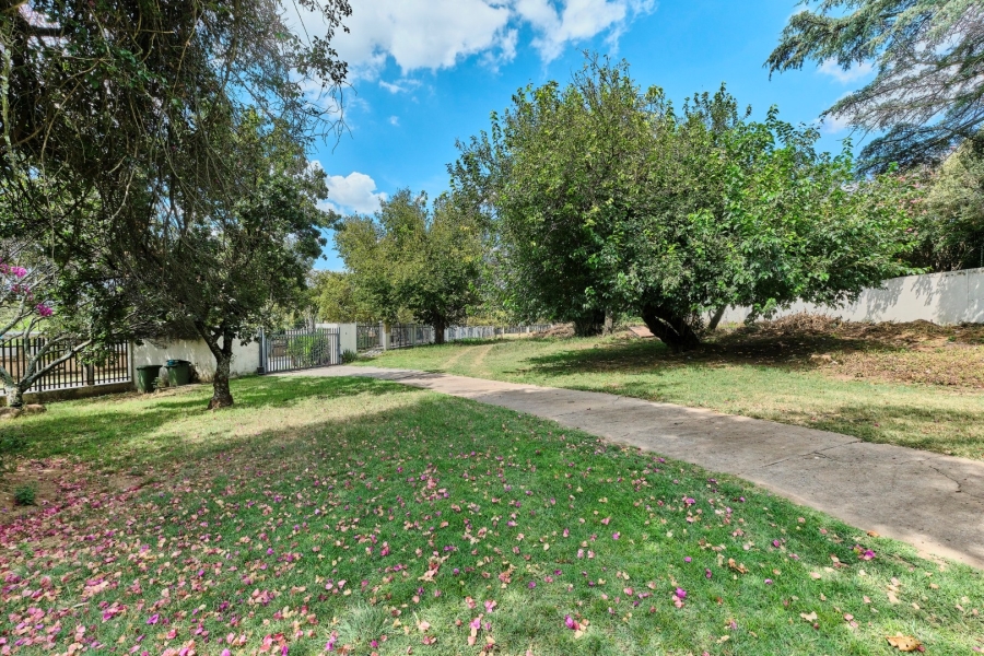 6 Bedroom Property for Sale in Woodmead Gauteng