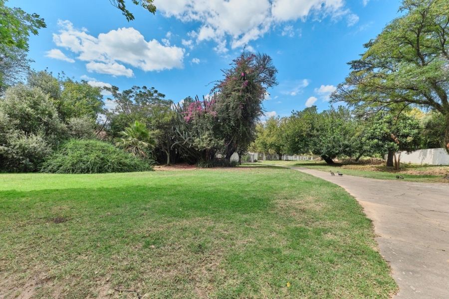 6 Bedroom Property for Sale in Woodmead Gauteng