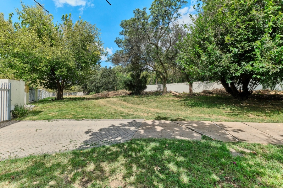 6 Bedroom Property for Sale in Woodmead Gauteng