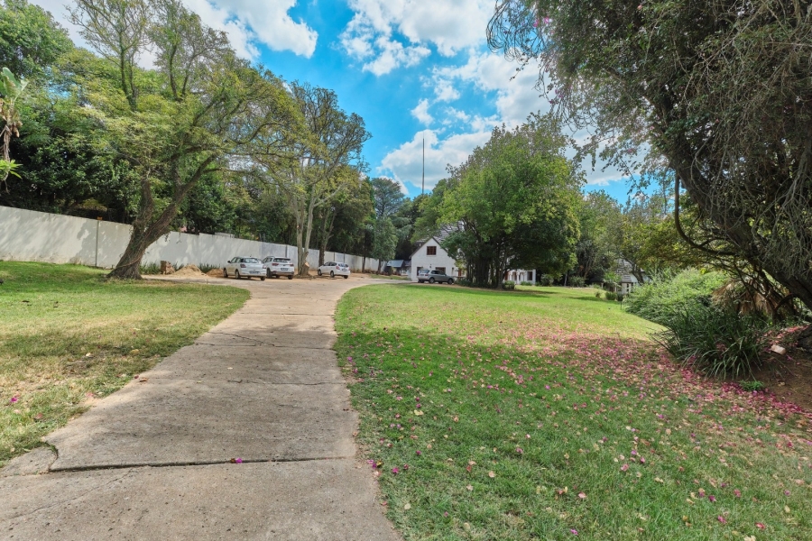 6 Bedroom Property for Sale in Woodmead Gauteng