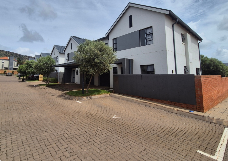To Let 3 Bedroom Property for Rent in Pinehaven Gauteng