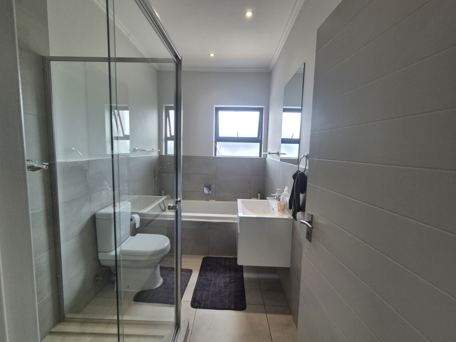 To Let 3 Bedroom Property for Rent in Pinehaven Gauteng