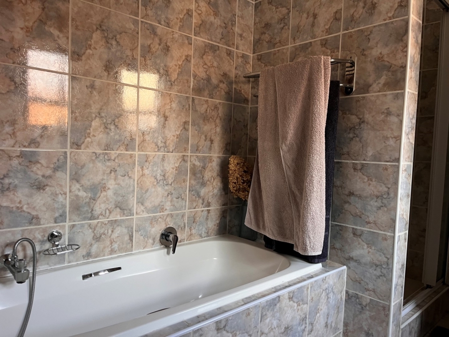 3 Bedroom Property for Sale in Glenhazel Gauteng