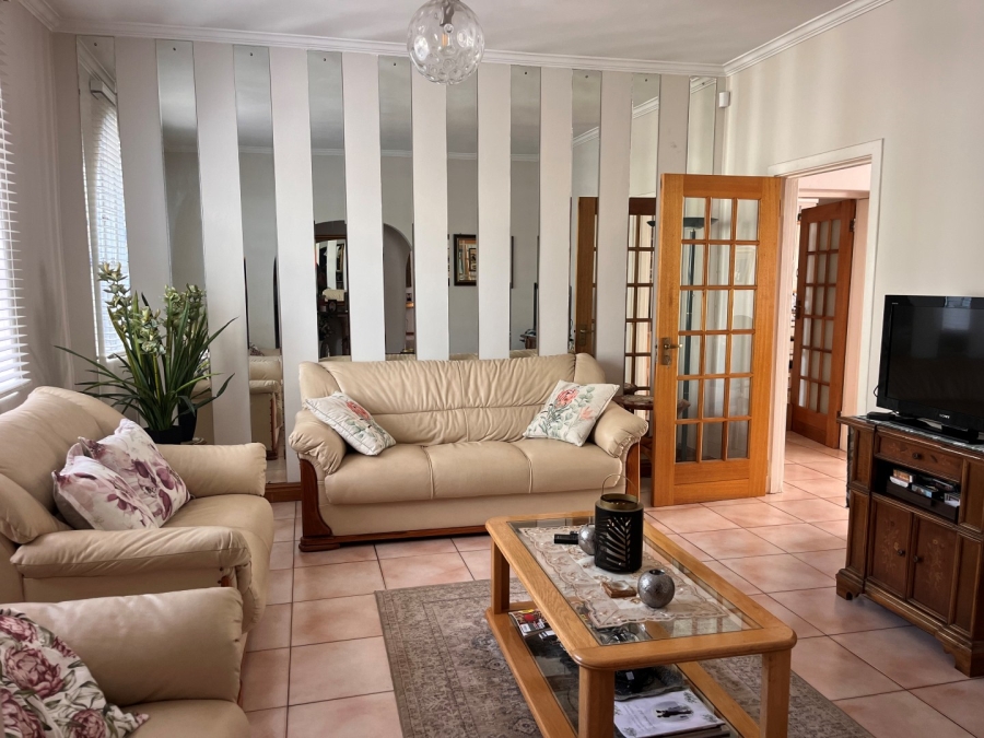 5 Bedroom Property for Sale in Highlands North Gauteng