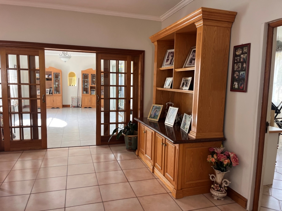 5 Bedroom Property for Sale in Highlands North Gauteng