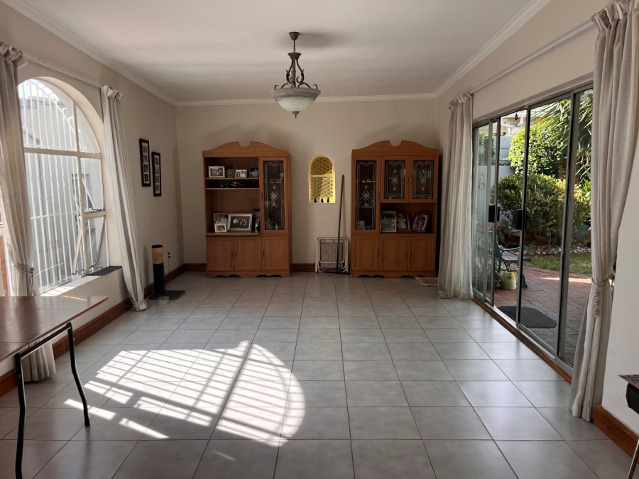 5 Bedroom Property for Sale in Highlands North Gauteng