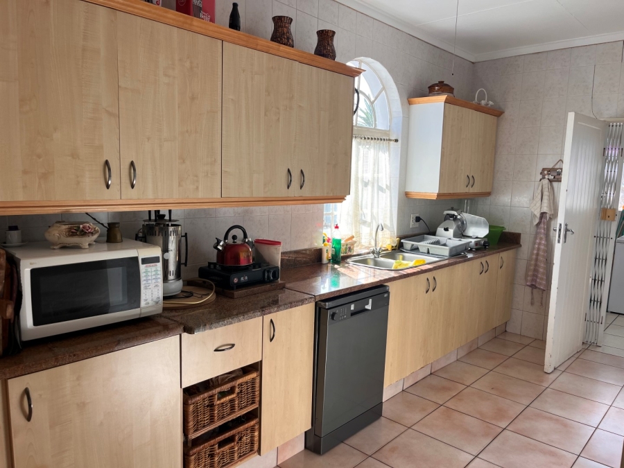 5 Bedroom Property for Sale in Highlands North Gauteng