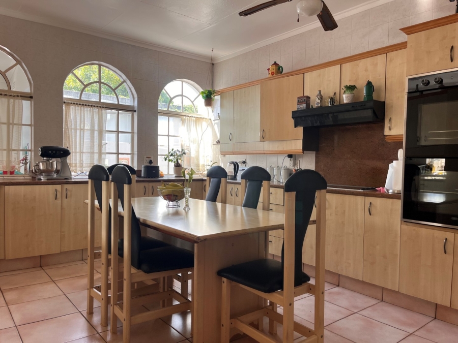 5 Bedroom Property for Sale in Highlands North Gauteng