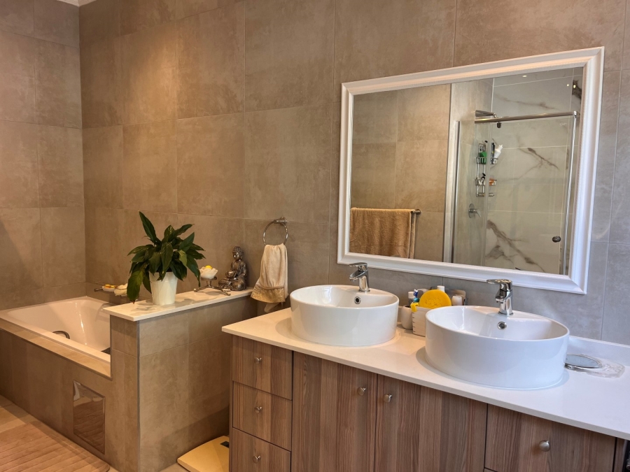 5 Bedroom Property for Sale in Highlands North Gauteng