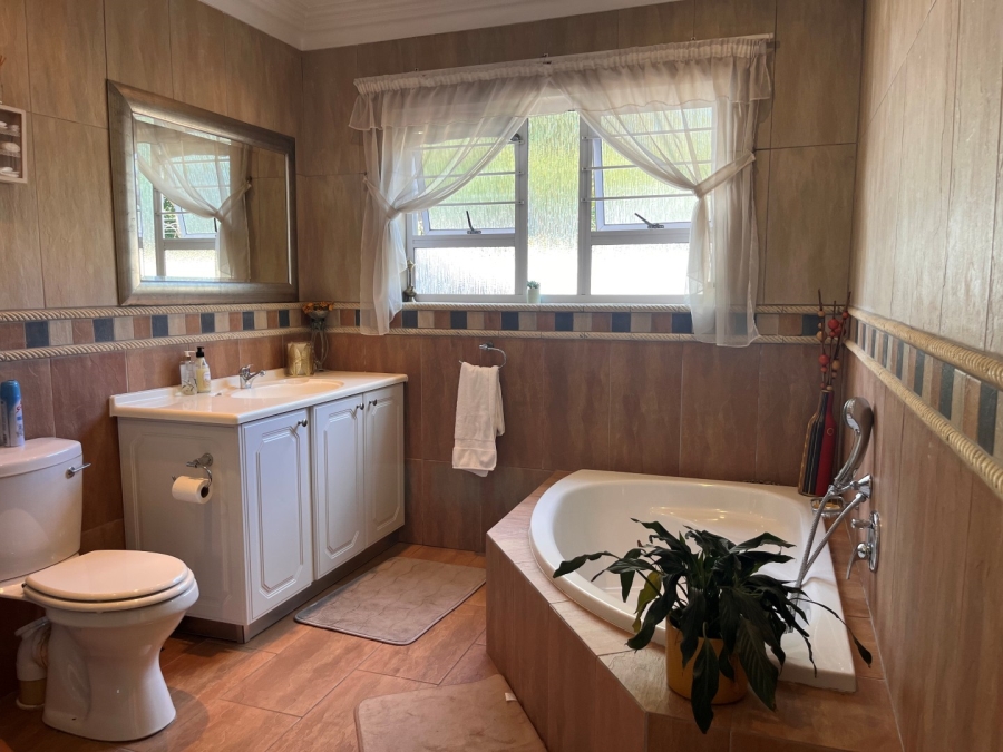 5 Bedroom Property for Sale in Highlands North Gauteng