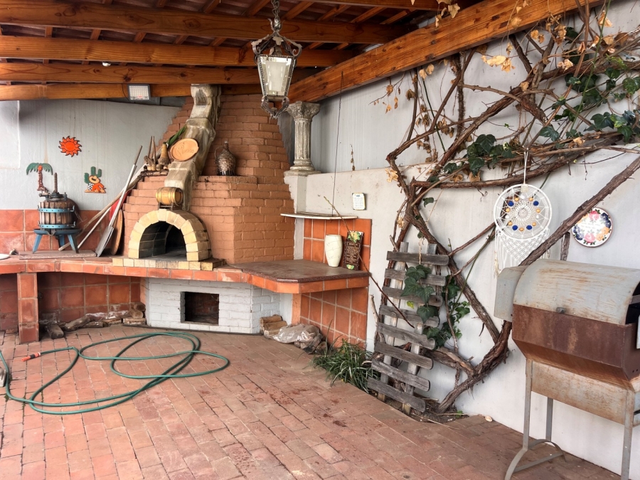 5 Bedroom Property for Sale in Highlands North Gauteng