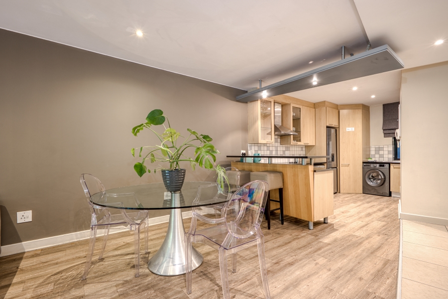 To Let 2 Bedroom Property for Rent in Benmore Gardens Gauteng