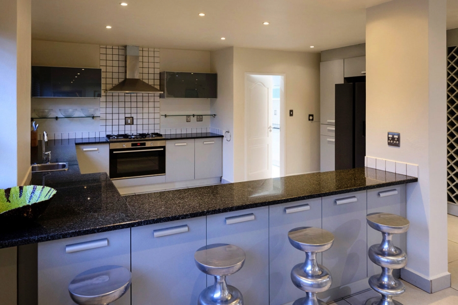 To Let 4 Bedroom Property for Rent in Sandown Gauteng
