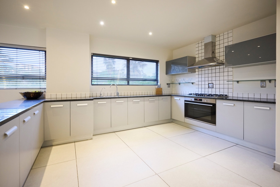 To Let 4 Bedroom Property for Rent in Sandown Gauteng