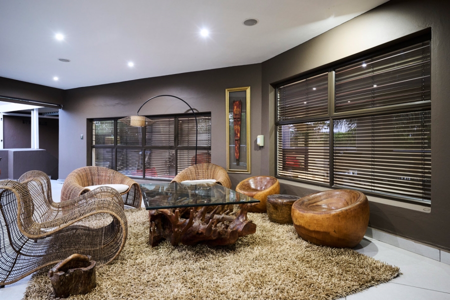 To Let 4 Bedroom Property for Rent in Sandown Gauteng
