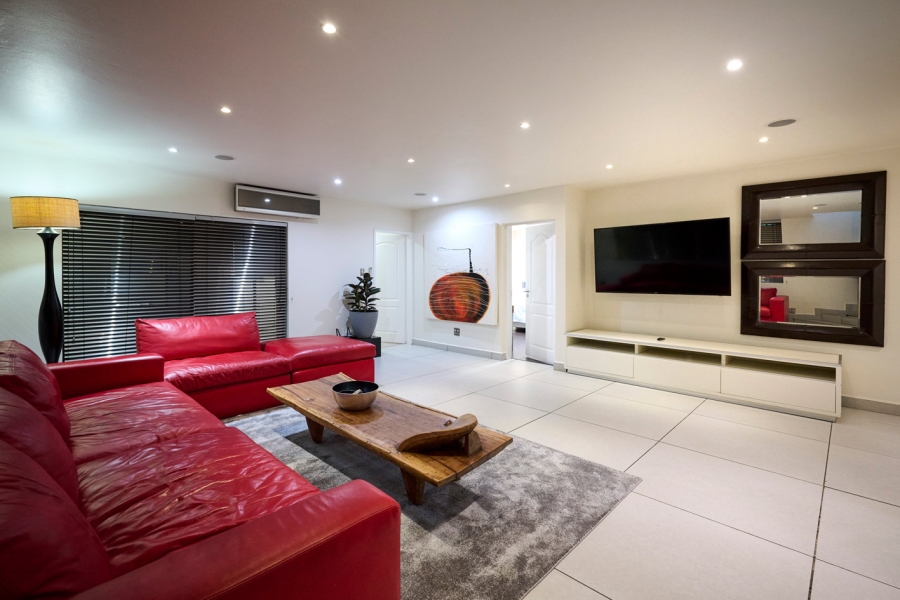 To Let 4 Bedroom Property for Rent in Sandown Gauteng