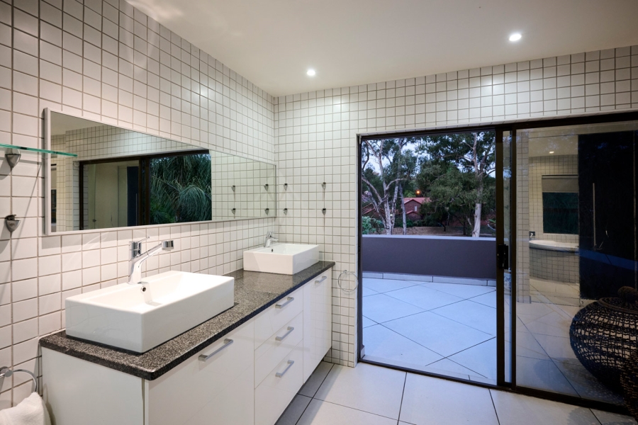 To Let 4 Bedroom Property for Rent in Sandown Gauteng