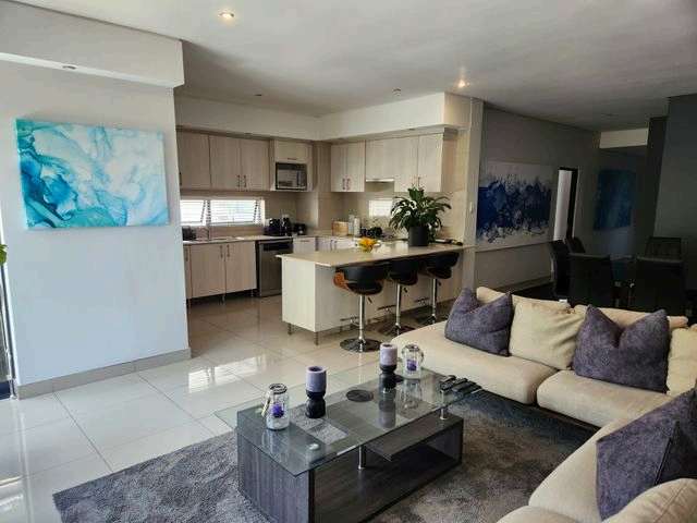 To Let 2 Bedroom Property for Rent in Saxonwold Gauteng