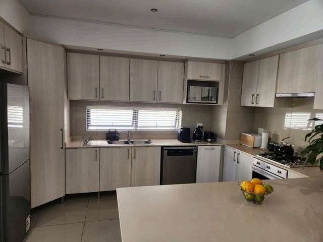 To Let 2 Bedroom Property for Rent in Saxonwold Gauteng